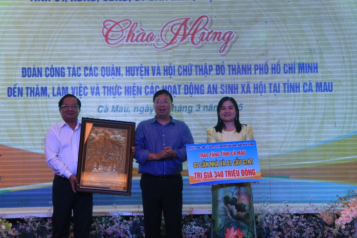 TP HCM hỗ trợ Cà Mau hàng tỉ đồng thực hiện an sinh xã hội- Ảnh 6. TP HCM hỗ trợ Cà Mau hàng tỉ đồng thực hiện an sinh xã hội- Ảnh 6.