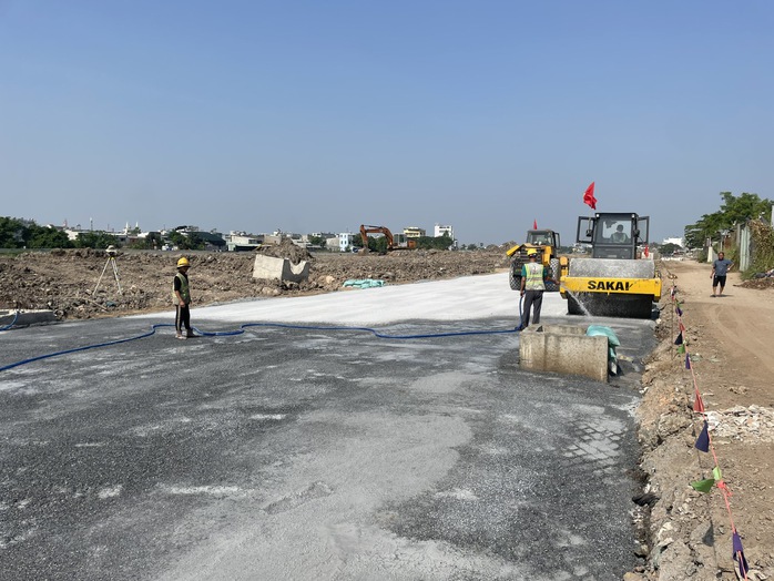 Chuẩn bị làm đường ven kênh dài nhất TP HCM- Ảnh 1. Chuẩn bị làm đường ven kênh dài nhất TP HCM- Ảnh 1.