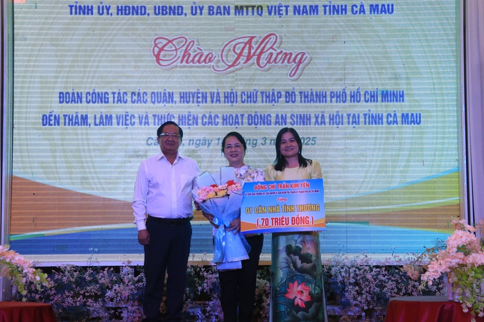 TP HCM hỗ trợ Cà Mau hàng tỉ đồng thực hiện an sinh xã hội- Ảnh 3. TP HCM hỗ trợ Cà Mau hàng tỉ đồng thực hiện an sinh xã hội- Ảnh 3.