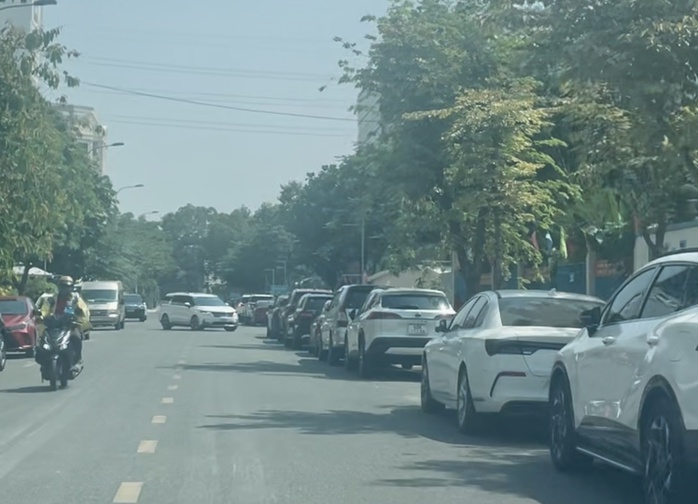 Giao dịch bất động sản ở TP HCM nhộn nhịp trở lại, văn phòng đăng ký đất đai đông nghẹt người- Ảnh 3. Giao dịch bất động sản ở TP HCM nhộn nhịp trở lại, văn phòng đăng ký đất đai đông nghẹt người- Ảnh 3.
