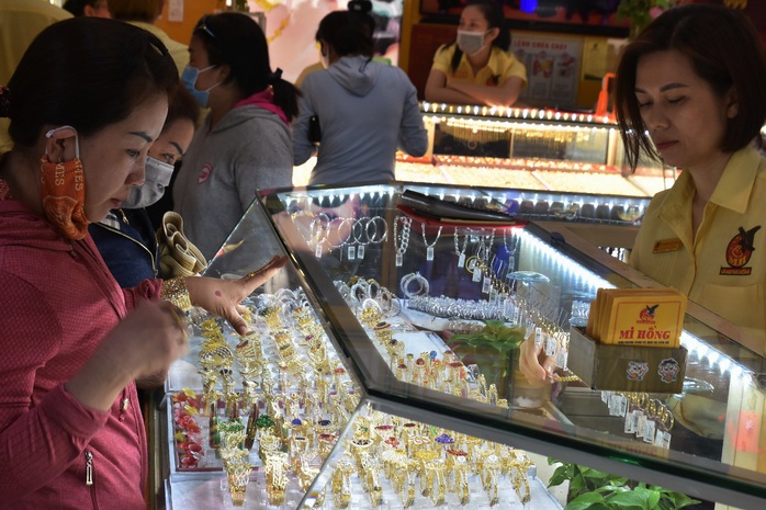 Giá vàng hôm nay, 15-3: Thế giới tăng vượt ngưỡng 3.000 USD/ounce- Ảnh 1. Giá vàng hôm nay, 15-3: Thế giới tăng vượt ngưỡng 3.000 USD/ounce- Ảnh 1.