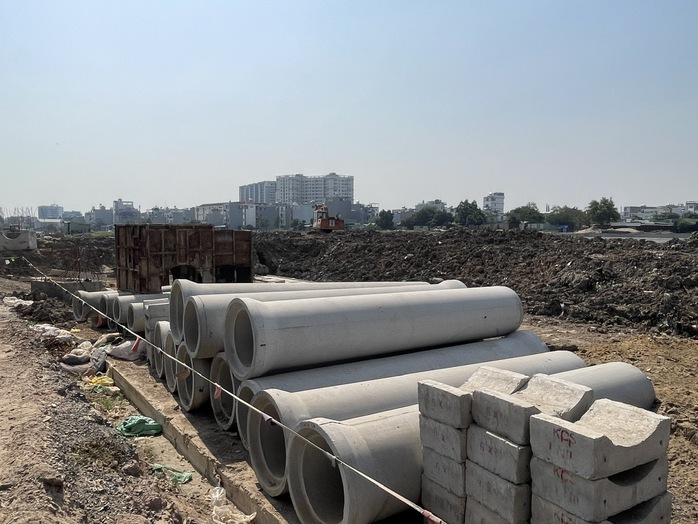 Chuẩn bị làm đường ven kênh dài nhất TP HCM- Ảnh 2. Chuẩn bị làm đường ven kênh dài nhất TP HCM- Ảnh 2.