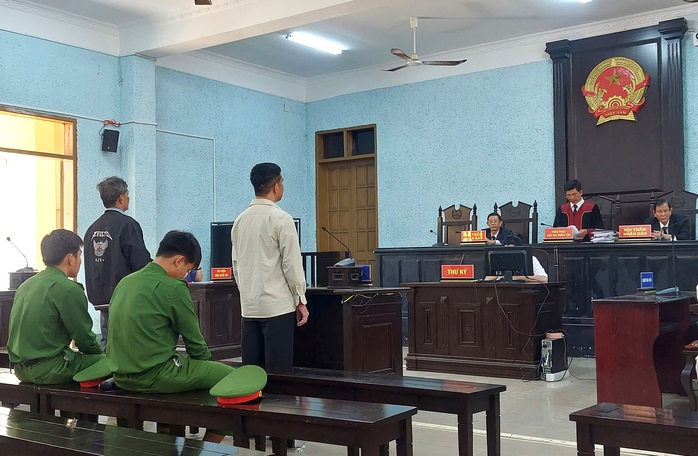 Sau tố giác, người đưa hối lộ bất ngờ xin giảm án cho cựu thẩm phán - Ảnh 1. Sau tố giác, người đưa hối lộ bất ngờ xin giảm án cho cựu thẩm phán - Ảnh 1.
