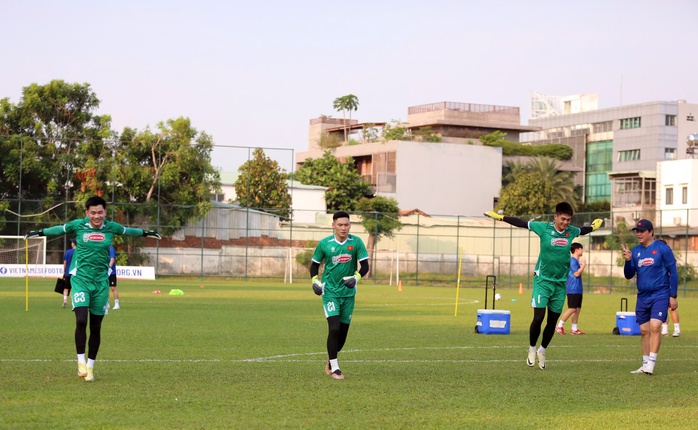 Tuyển Việt Nam vẫn thiếu quân số, Tiến Linh tập một mình- Ảnh 3. Tuyển Việt Nam vẫn thiếu quân số, Tiến Linh tập một mình- Ảnh 3.