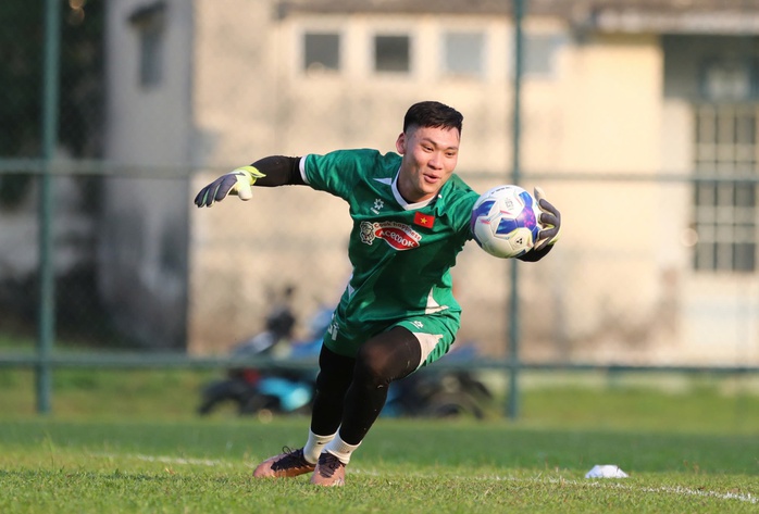 Tuyển Việt Nam vẫn thiếu quân số, Tiến Linh tập một mình- Ảnh 4. Tuyển Việt Nam vẫn thiếu quân số, Tiến Linh tập một mình- Ảnh 4.