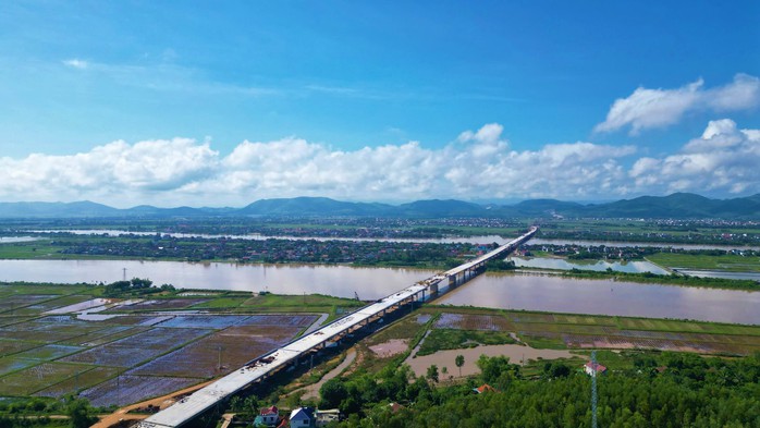 Vượt nắng thắng mưa trên cao tốc Bắc - Nam- Ảnh 3. Vượt nắng thắng mưa trên cao tốc Bắc - Nam- Ảnh 3.