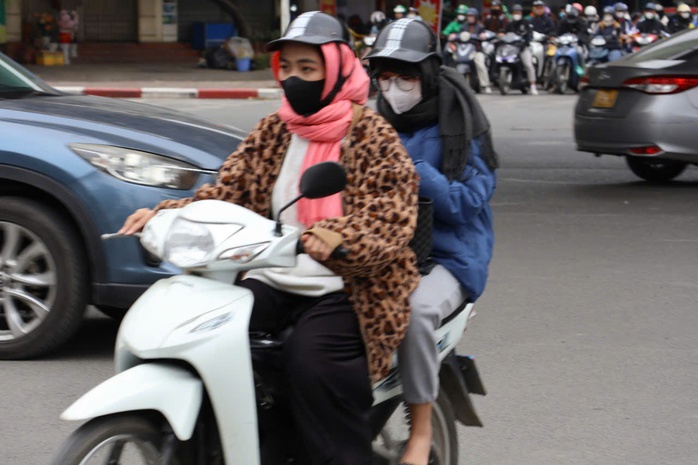 Miền Bắc chuyển rét đậm, miền Nam nắng nóng- Ảnh 1. Miền Bắc chuyển rét đậm, miền Nam nắng nóng- Ảnh 1.
