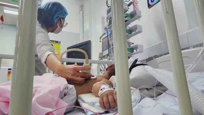 Chăm sóc, điều trị bệnh nhi nhiễm sởi tại Bệnh viện Nhi Đồng 1 (TP HCM) Chăm sóc, điều trị bệnh nhi nhiễm sởi tại Bệnh viện Nhi Đồng 1 (TP HCM)