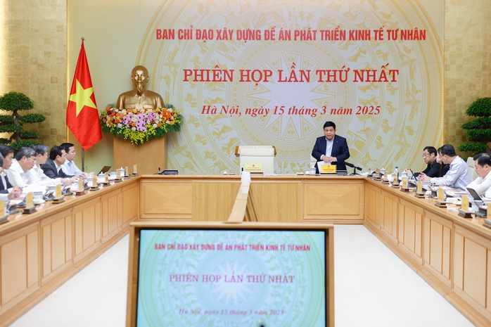 Phó Thủ tướng: "Tháo chốt", khơi thông điểm nghẽn cho khu vực kinh tế tư nhân- Ảnh 2. Phó Thủ tướng: "Tháo chốt", khơi thông điểm nghẽn cho khu vực kinh tế tư nhân- Ảnh 2.