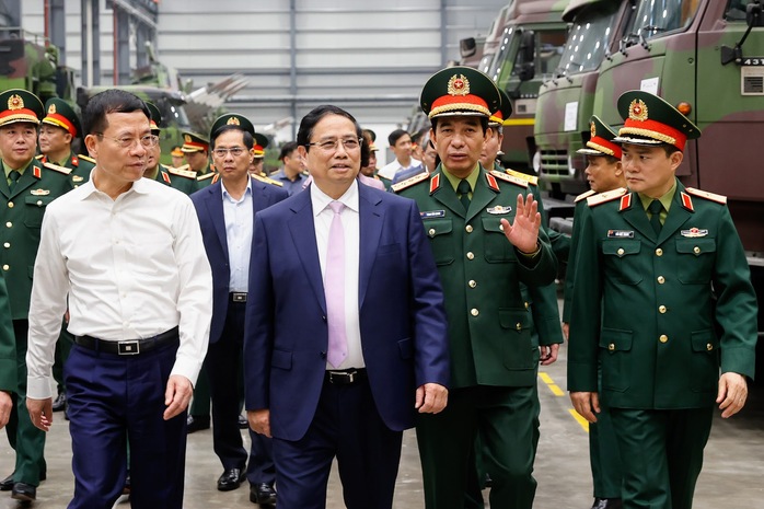 Thủ tướng đánh giá cao các "sản phẩm chiến lược" của công nghiệp quốc phòng- Ảnh 2. Thủ tướng đánh giá cao các "sản phẩm chiến lược" của công nghiệp quốc phòng- Ảnh 2.
