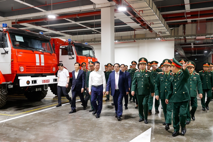 Thủ tướng đánh giá cao các "sản phẩm chiến lược" của công nghiệp quốc phòng- Ảnh 3. Thủ tướng đánh giá cao các "sản phẩm chiến lược" của công nghiệp quốc phòng- Ảnh 3.