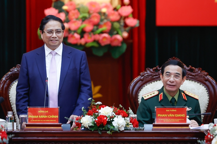Thủ tướng đánh giá cao các "sản phẩm chiến lược" của công nghiệp quốc phòng- Ảnh 4. Thủ tướng đánh giá cao các "sản phẩm chiến lược" của công nghiệp quốc phòng- Ảnh 4.