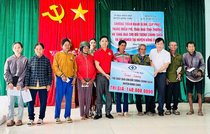 Bệnh viện mắt Quốc tế Sài Gòn - Gia Lai chữa bệnh, giúp dân an cư- Ảnh 4. Bệnh viện mắt Quốc tế Sài Gòn - Gia Lai chữa bệnh, giúp dân an cư- Ảnh 4.