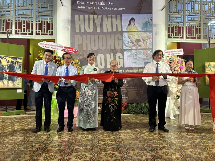 Chuỗi triển lãm Hành trình Huỳnh Phương Đông
- Ảnh 1. Chuỗi triển lãm Hành trình Huỳnh Phương Đông
- Ảnh 1.