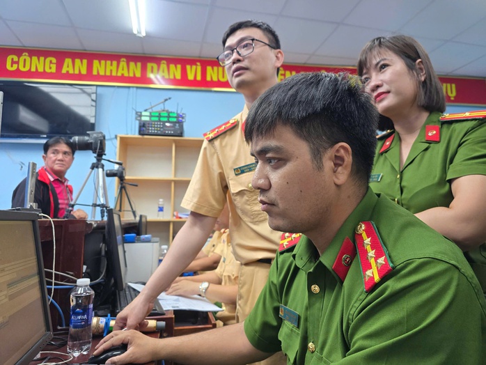 TP HCM: Thông tin mới về cấp, đổi giấy phép lái xe- Ảnh 1. TP HCM: Thông tin mới về cấp, đổi giấy phép lái xe- Ảnh 1.
