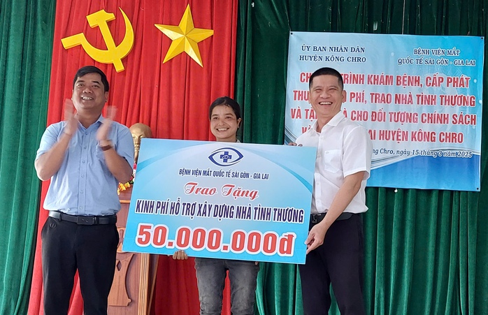Bệnh viện mắt Quốc tế Sài Gòn - Gia Lai chữa bệnh, giúp dân an cư- Ảnh 3. Bệnh viện mắt Quốc tế Sài Gòn - Gia Lai chữa bệnh, giúp dân an cư- Ảnh 3.