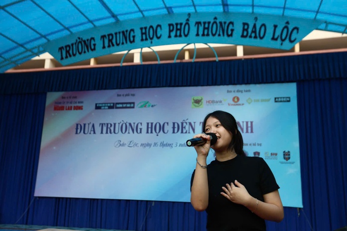 "Đưa trường học đến thí sinh" tại Bảo Lộc: Gỡ rối trước mùa thi- Ảnh 1. "Đưa trường học đến thí sinh" tại Bảo Lộc: Gỡ rối trước mùa thi- Ảnh 1.