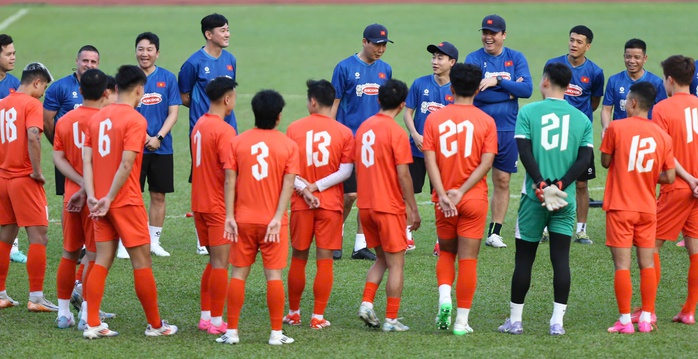 Tiến Linh trở lại tập chuyên môn, Duy Mạnh vắng mặt- Ảnh 1. Tiến Linh trở lại tập chuyên môn, Duy Mạnh vắng mặt- Ảnh 1.