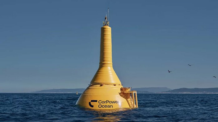 Bộ chuyển đổi năng lượng sóng quy mô đầy đủ đầu tiên của CorPower Ocean đang được triển khai ngoài khơi bờ biển phía Bắc Bồ Đào Nha. Ảnh: CORPOWER OCEAN Bộ chuyển đổi năng lượng sóng quy mô đầy đủ đầu tiên của CorPower Ocean đang được triển khai ngoài khơi bờ biển phía Bắc Bồ Đào Nha. Ảnh: CORPOWER OCEAN