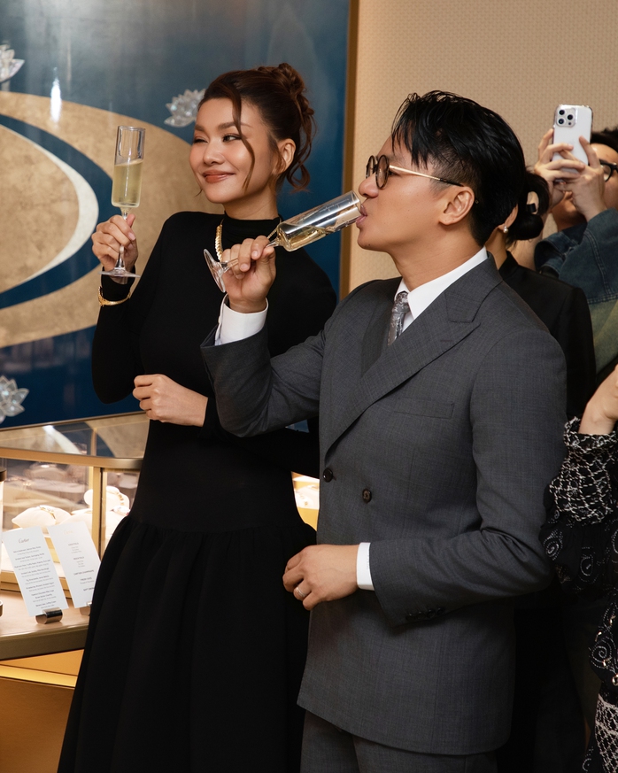 Vợ chồng Thanh Hằng không rời nửa bước khi đi sự kiện- Ảnh 1. Vợ chồng Thanh Hằng không rời nửa bước khi đi sự kiện- Ảnh 1.