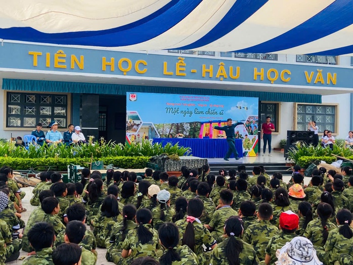 Bộ đội tên lửa truyền lửa cho học sinh- Ảnh 4. Bộ đội tên lửa truyền lửa cho học sinh- Ảnh 4.