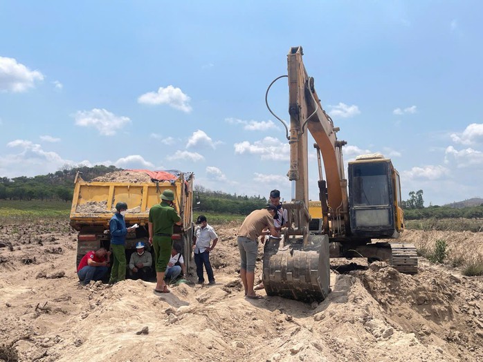 Ớn lạnh cần máy múc va trúng đầu khiến người đàn ông tử vong ngay sau đó- Ảnh 1. Ớn lạnh cần máy múc va trúng đầu khiến người đàn ông tử vong ngay sau đó- Ảnh 1.