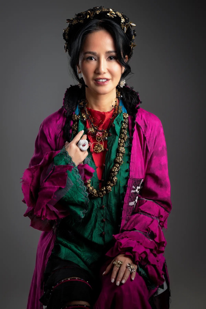 Hồng Nhung muốn được thả một nhúm tro nhỏ trên sông Hồng khi "nhắm mắt"- Ảnh 3. Hồng Nhung muốn được thả một nhúm tro nhỏ trên sông Hồng khi "nhắm mắt"- Ảnh 3.