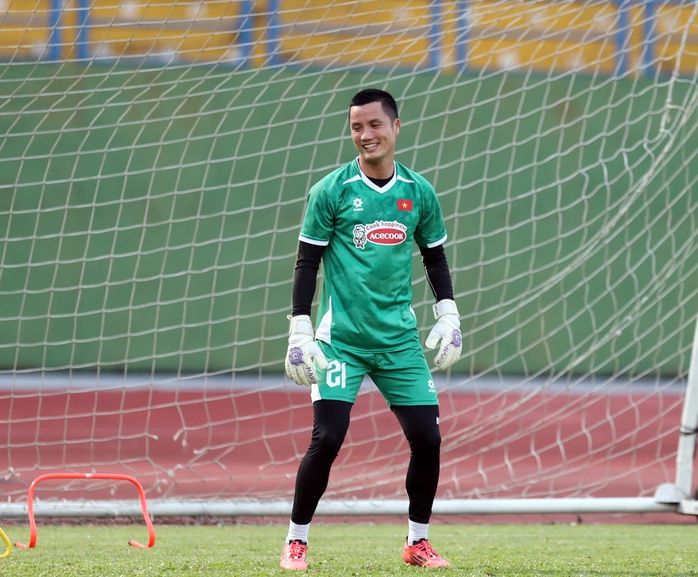 Đình Triệu trở lại tập luyện giúp HLV Kim Sang-sik nhẹ nhõm- Ảnh 2. Đình Triệu trở lại tập luyện giúp HLV Kim Sang-sik nhẹ nhõm- Ảnh 2.