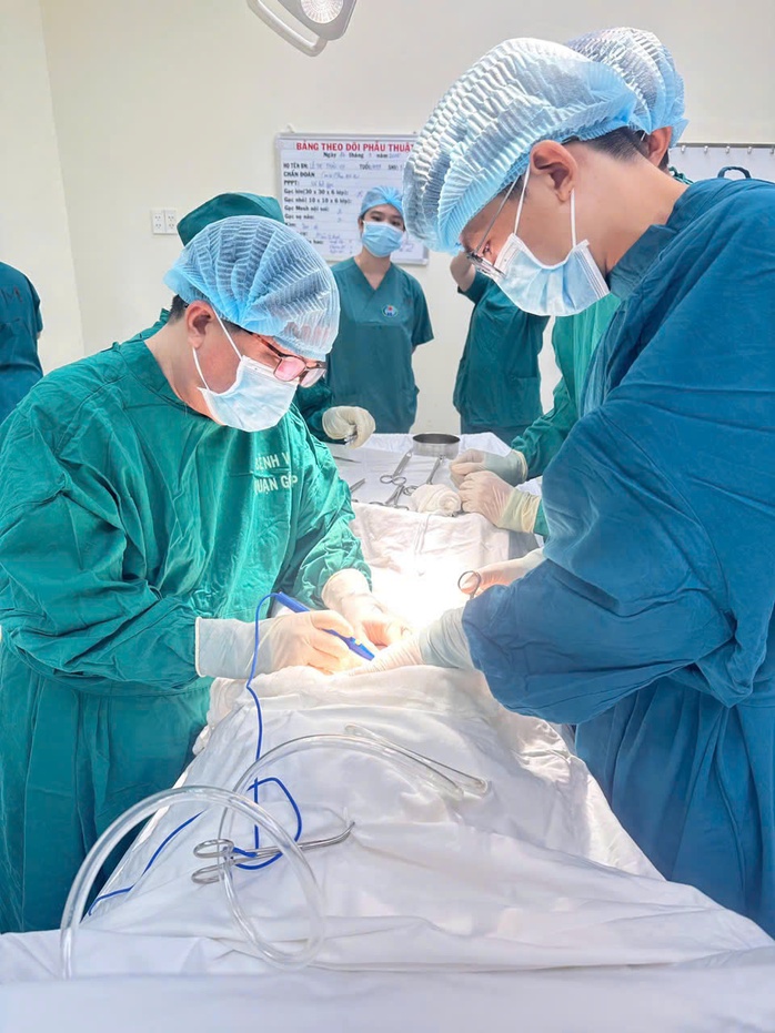 Bệnh viện tuyến quận lần đầu tiên mổ được ca sinh khó- Ảnh 1. Bệnh viện tuyến quận lần đầu tiên mổ được ca sinh khó- Ảnh 1.