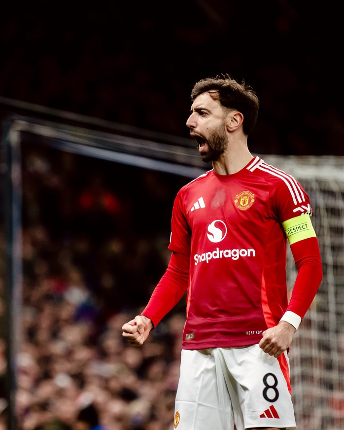 Fernandes đáp trả chỉ trích: "Tôi làm theo cách của mình!"- Ảnh 1. Fernandes đáp trả chỉ trích: "Tôi làm theo cách của mình!"- Ảnh 1.