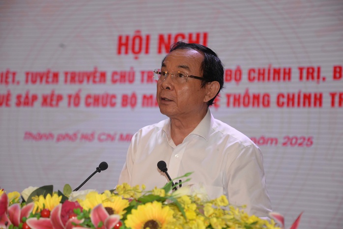 Bí thư Nguyễn Văn Nên: Sắp xếp bộ máy,
TP HCM vận hành suôn sẻ- Ảnh 1. Bí thư Nguyễn Văn Nên: Sắp xếp bộ máy,
TP HCM vận hành suôn sẻ- Ảnh 1.