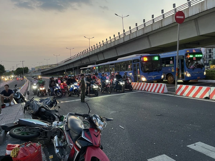 Tình hình các nạn nhân trong vụ nữ tài xế gây tai nạn liên hoàn ở TP Thủ Đức- Ảnh 1. Tình hình các nạn nhân trong vụ nữ tài xế gây tai nạn liên hoàn ở TP Thủ Đức- Ảnh 1.