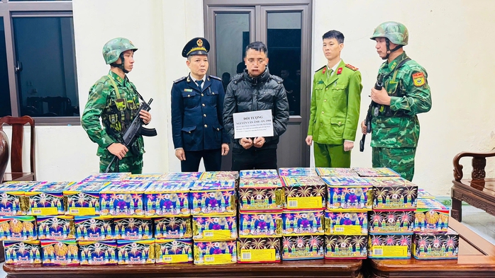 Bí mật bên trong két nước của xe đầu kéo nhập cảnh từ Lào về Việt Nam- Ảnh 1. Bí mật bên trong két nước của xe đầu kéo nhập cảnh từ Lào về Việt Nam- Ảnh 1.