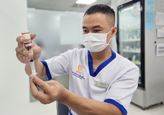 Vắc-xin sởi MVVAC do Việt Nam sản xuất được sử dụng tiêm chống dịch cho trẻ từ 6 tháng tuổi. Ảnh: Hữu Thuận Vắc-xin sởi MVVAC do Việt Nam sản xuất được sử dụng tiêm chống dịch cho trẻ từ 6 tháng tuổi. Ảnh: Hữu Thuận