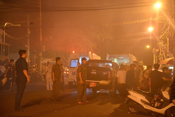 Cháy lớn ở chợ Thanh Đa, quận Bình Thạnh- Ảnh 3. Cháy lớn ở chợ Thanh Đa, quận Bình Thạnh- Ảnh 3.