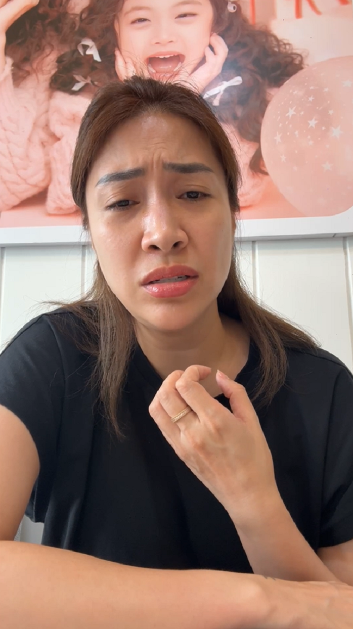 Ca sĩ Pha Lê bị bệnh nặng nhưng ai cũng tưởng bệnh giả vờ
- Ảnh 1. Ca sĩ Pha Lê bị bệnh nặng nhưng ai cũng tưởng bệnh giả vờ
- Ảnh 1.