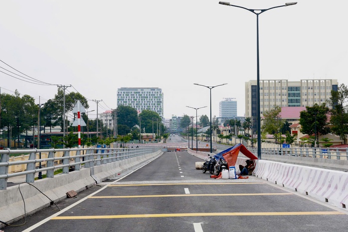 Cận cảnh hai tuyến đường "mở lối" vào nhà ga T3 Tân Sơn Nhất- Ảnh 1. Cận cảnh hai tuyến đường "mở lối" vào nhà ga T3 Tân Sơn Nhất- Ảnh 1.