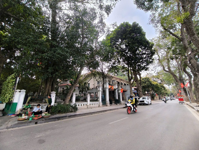 Thêm một khu đất "vàng" sát hồ Gươm có thể thành không gian công cộng- Ảnh 1. Thêm một khu đất "vàng" sát hồ Gươm có thể thành không gian công cộng- Ảnh 1.