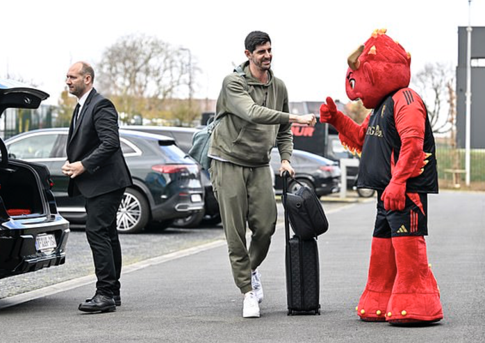 Thủ môn Courtois mong được tha thứ vụ tẩy chay tuyển Bỉ- Ảnh 3. Thủ môn Courtois mong được tha thứ vụ tẩy chay tuyển Bỉ- Ảnh 3.