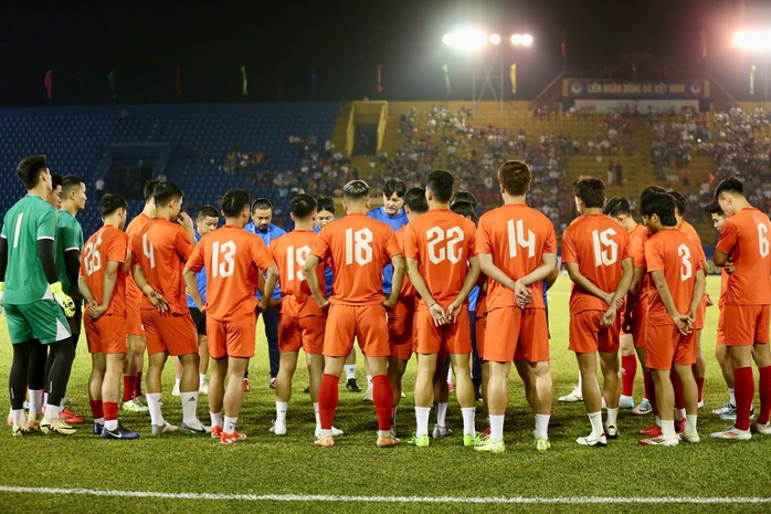 Thấy gì sau trận tuyển Việt Nam thắng Campuchia 2-1?- Ảnh 1. Thấy gì sau trận tuyển Việt Nam thắng Campuchia 2-1?- Ảnh 1.