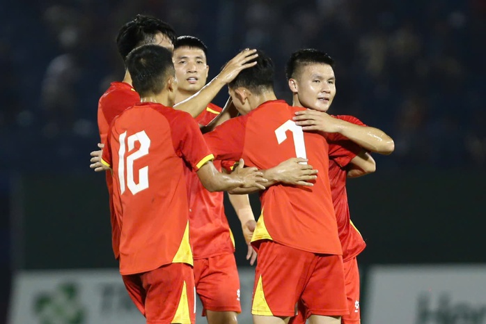 Thấy gì sau trận tuyển Việt Nam thắng Campuchia 2-1?- Ảnh 8. Thấy gì sau trận tuyển Việt Nam thắng Campuchia 2-1?- Ảnh 8.