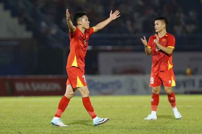 Thấy gì sau trận tuyển Việt Nam thắng Campuchia 2-1?- Ảnh 5. Thấy gì sau trận tuyển Việt Nam thắng Campuchia 2-1?- Ảnh 5.
