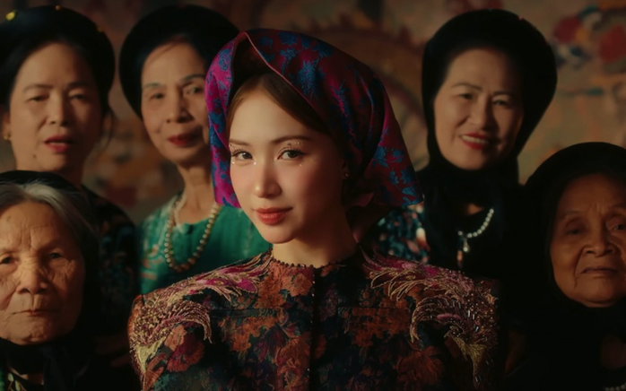 Hòa Minzy bùng nổ khi hợp tác cùng "vua hài" Xuân Hinh- Ảnh 2. Hòa Minzy bùng nổ khi hợp tác cùng "vua hài" Xuân Hinh- Ảnh 2.