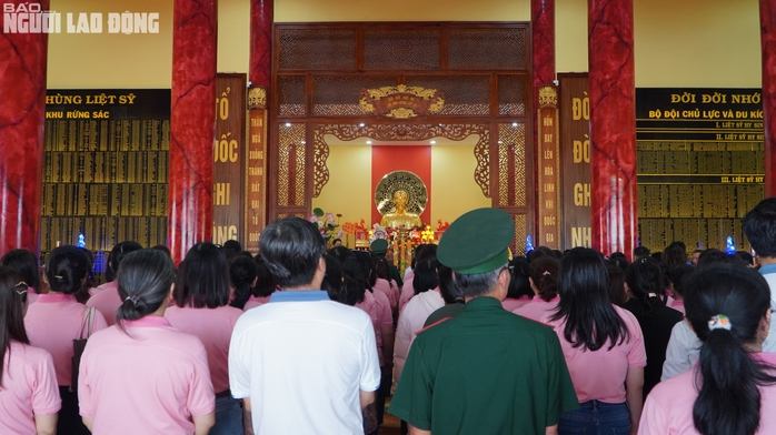Đoàn đại biểu chương trình Ngày hội Biên phòng toàn dân dâng hương liệt sĩ Rừng Sác- Ảnh 3. Đoàn đại biểu chương trình Ngày hội Biên phòng toàn dân dâng hương liệt sĩ Rừng Sác- Ảnh 3.