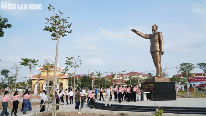 Đoàn đại biểu chương trình Ngày hội Biên phòng toàn dân dâng hương liệt sĩ Rừng Sác- Ảnh 6. Đoàn đại biểu chương trình Ngày hội Biên phòng toàn dân dâng hương liệt sĩ Rừng Sác- Ảnh 6.