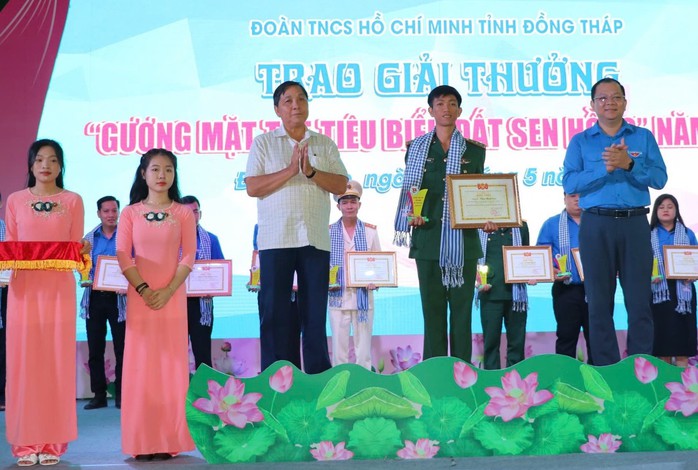 LAN TỎA TINH THẦN HỌC BÁC Ở ĐỒNG THÁP (*): Tuổi trẻ Đất Sen hồng tận tuỵ, sáng tạo- Ảnh 3. LAN TỎA TINH THẦN HỌC BÁC Ở ĐỒNG THÁP (*): Tuổi trẻ Đất Sen hồng tận tuỵ, sáng tạo- Ảnh 3.