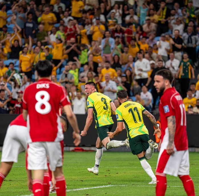 Indonesia thua đậm Úc, HLV Kluivert ra mắt thảm họa- Ảnh 2. Indonesia thua đậm Úc, HLV Kluivert ra mắt thảm họa- Ảnh 2.