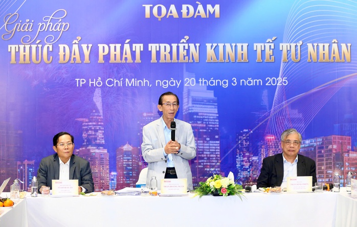 TỌA ĐÀM GIẢI PHÁP THÚC ĐẨY PHÁT TRIỂN KINH TẾ TƯ NHÂN: Thúc đẩy động lực tăng trưởng quan trọng nhất- Ảnh 1. TỌA ĐÀM GIẢI PHÁP THÚC ĐẨY PHÁT TRIỂN KINH TẾ TƯ NHÂN: Thúc đẩy động lực tăng trưởng quan trọng nhất- Ảnh 1.