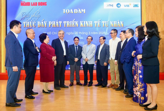 TỌA ĐÀM GIẢI PHÁP THÚC ĐẨY PHÁT TRIỂN KINH TẾ TƯ NHÂN: Nhiều ý kiến thiết thực, xác đáng- Ảnh 2. TỌA ĐÀM GIẢI PHÁP THÚC ĐẨY PHÁT TRIỂN KINH TẾ TƯ NHÂN: Nhiều ý kiến thiết thực, xác đáng- Ảnh 2.