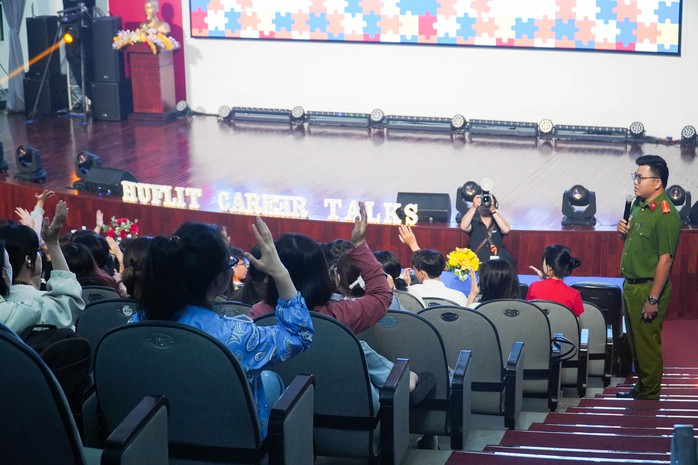 Điểm mặt chiêu trò lừa đảo sinh viên thường “sập bẫy”- Ảnh 2. Điểm mặt chiêu trò lừa đảo sinh viên thường “sập bẫy”- Ảnh 2.